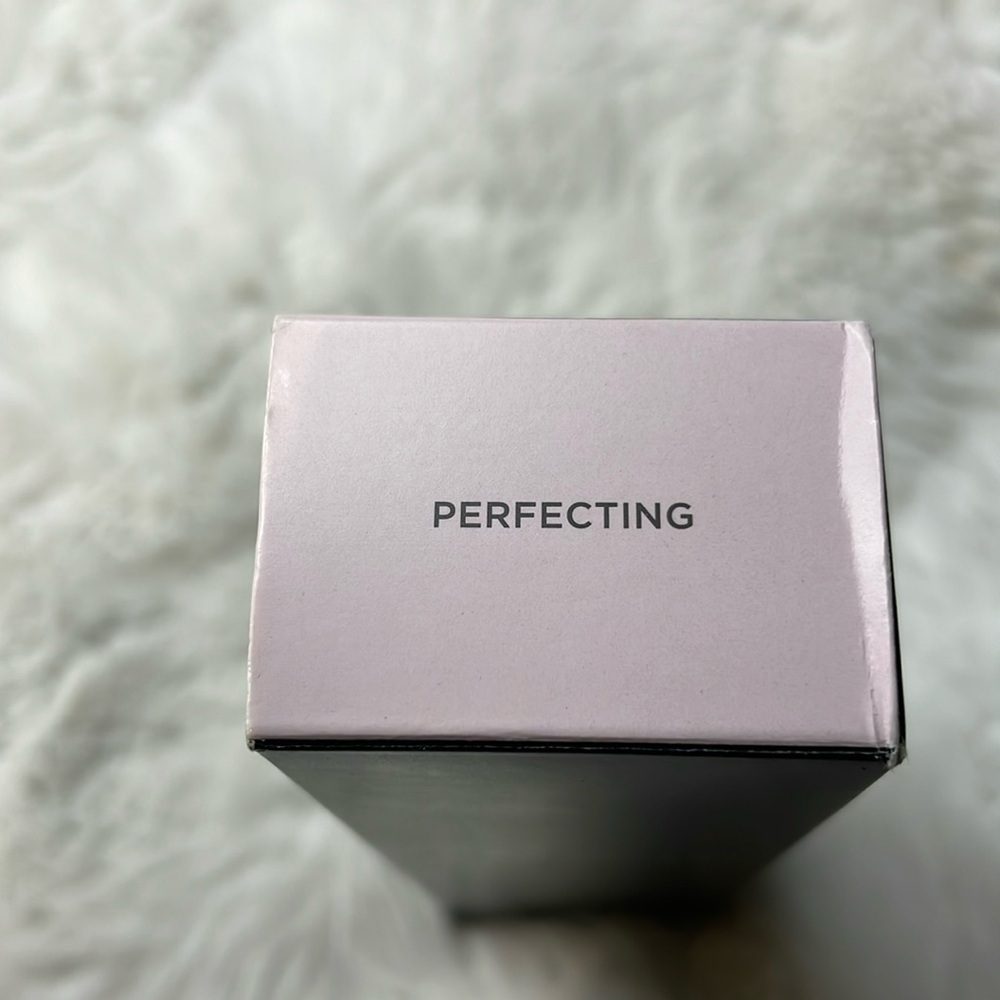 ❤️NEW❤️ LAURA MERCIER Pure Canvas Perfecting Silicone-Free Primer - Picture 2 of 3